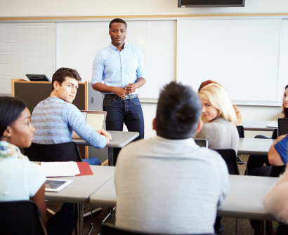 teacher showing how ai helps students learn better